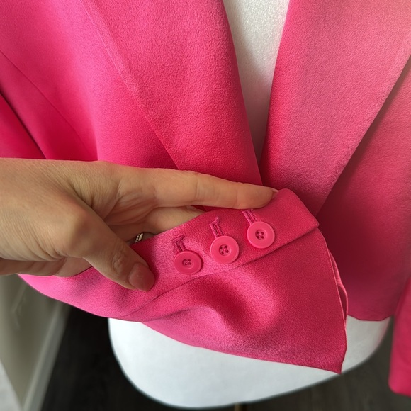 Alice + Olivia Shan Boxy Oversized Cropped Blazer in Candy. Size 4, $496 - Picture 9 of 9